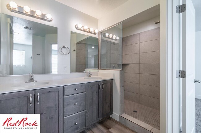 Building Photo - Beautiful 4 Bedrooms and 2.5 Bathroom home
