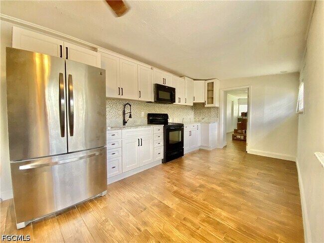 Foto del edificio - 106 Leeland Heights Blvd W
