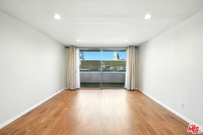Building Photo - 15248 Dickens St