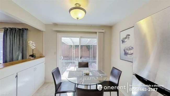 Building Photo - 2 br, 1 bath Duplex - 1242 Normandy Way -