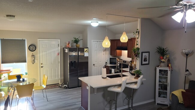 Building Photo - 1357 S Kingfisher Ln
