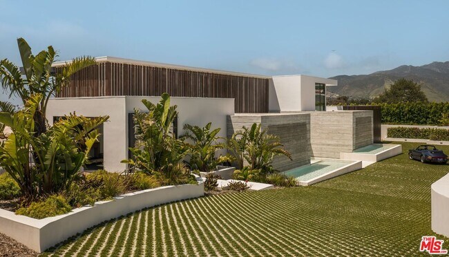 Foto del edificio - 6889 Dume Dr