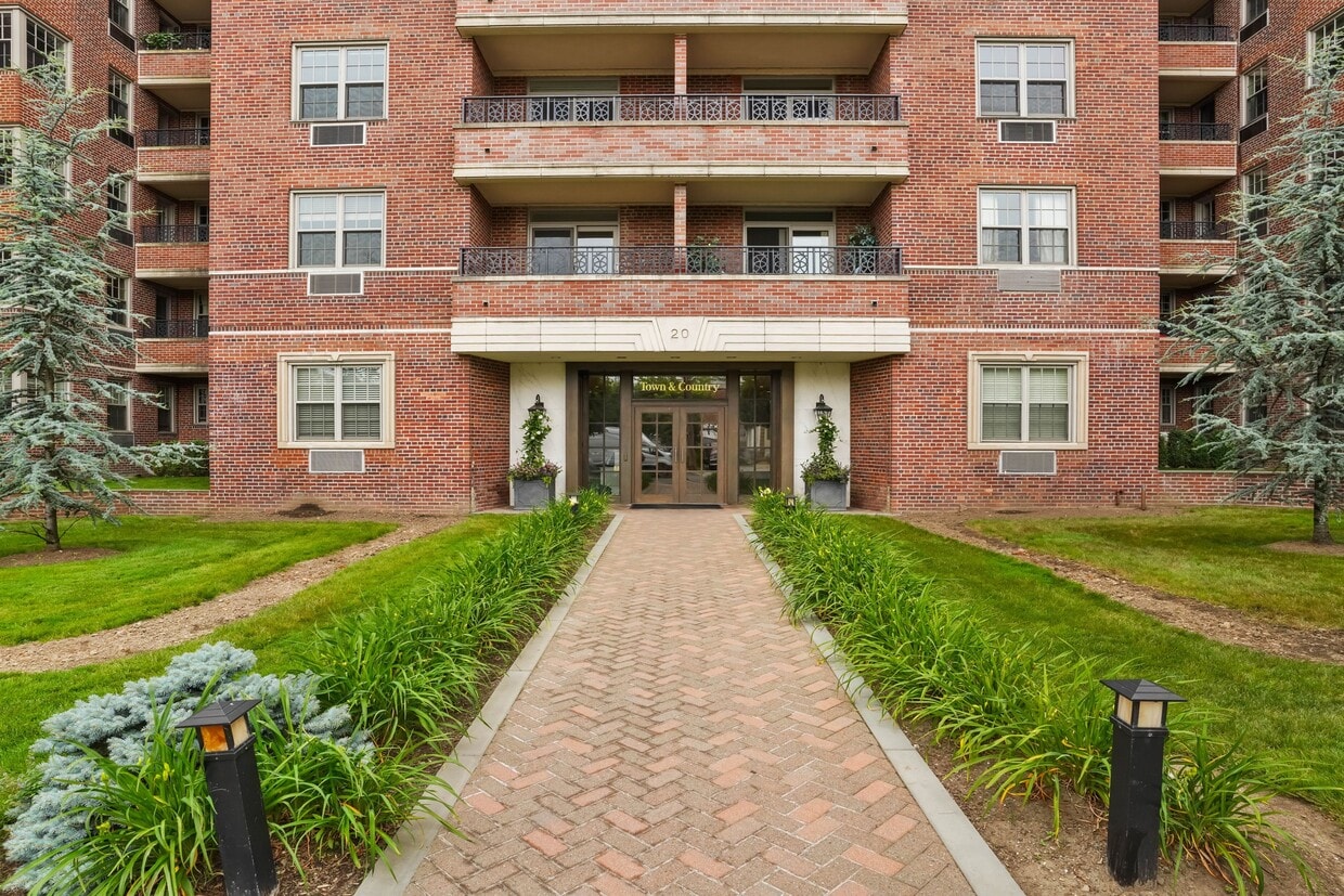 Photo - 20 Church St (Greenwich, CT)