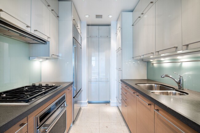 Building Photo - 151 E 58th St