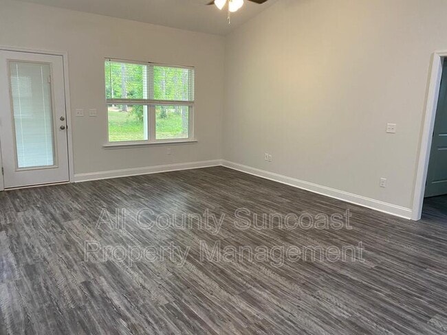 Building Photo - 1605 Willow Rd