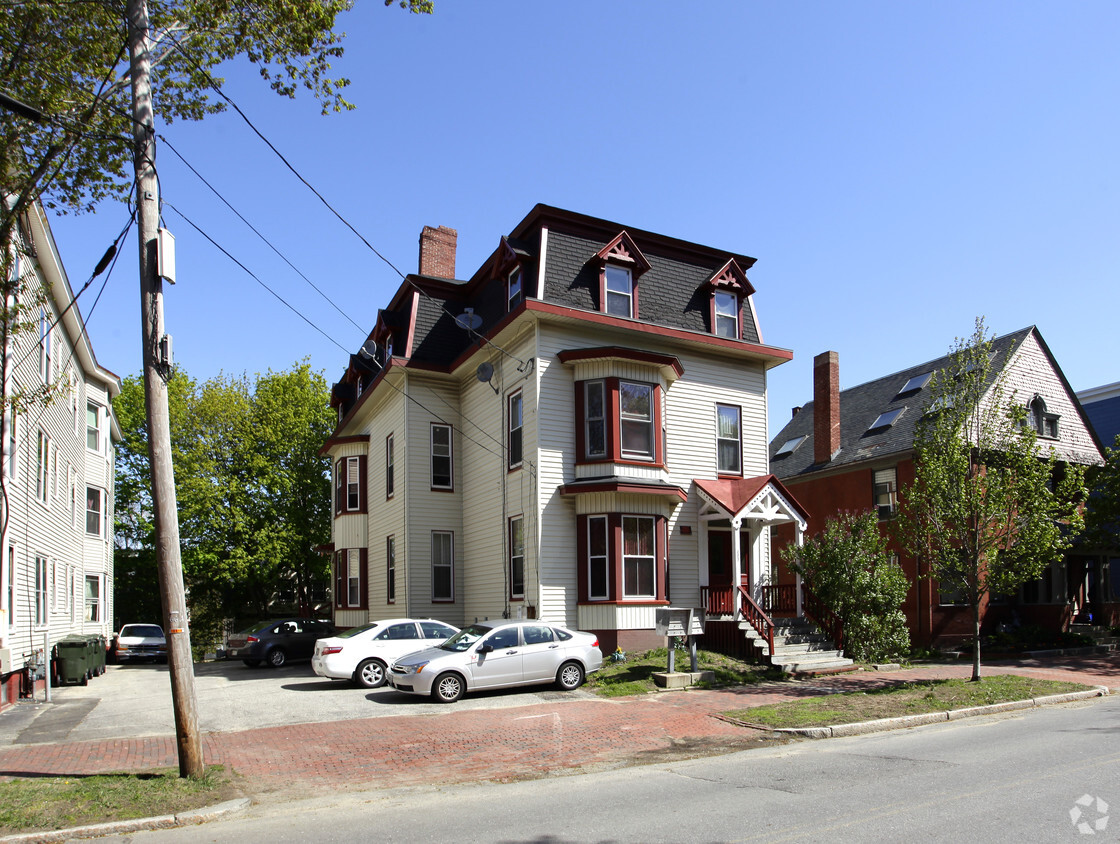 Building Photo - 493 Cumberland Ave