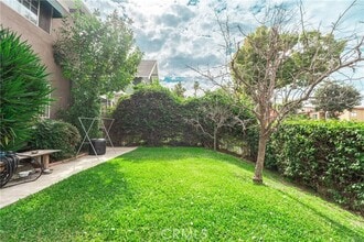 Building Photo - 1314 S Manhattan Pl