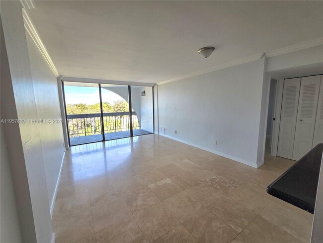 Building Photo - 2715 Tigertail Ave