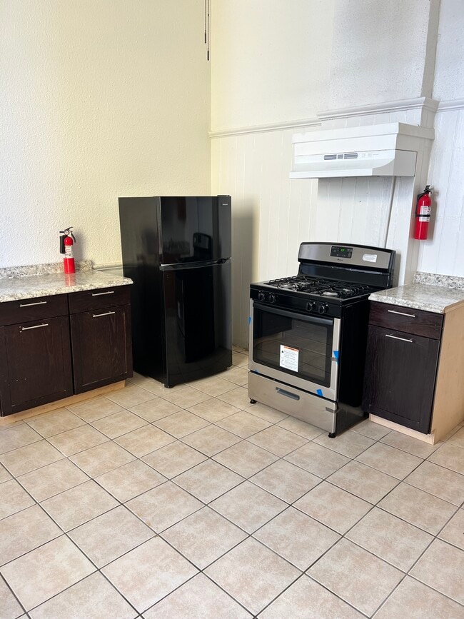 Kitchen - 2427 S Robertson St Townhome