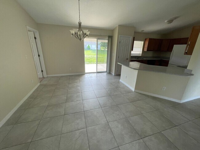 Foto del edificio - 3 Bed/2 Bath SFH in Silver Spring Shores! AVAILABLE NOW!