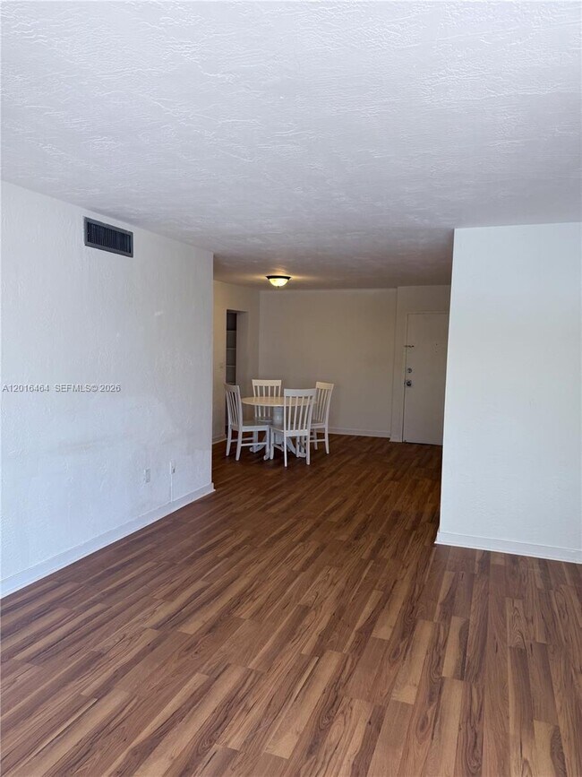 Foto del edificio - 1205 Mariposa Ave