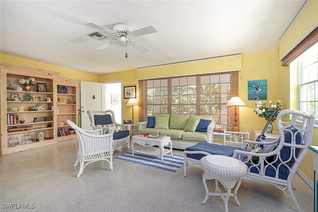 Foto del edificio - 361 1st Ave N