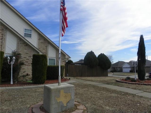 Primary Photo - 209 Overleaf Dr