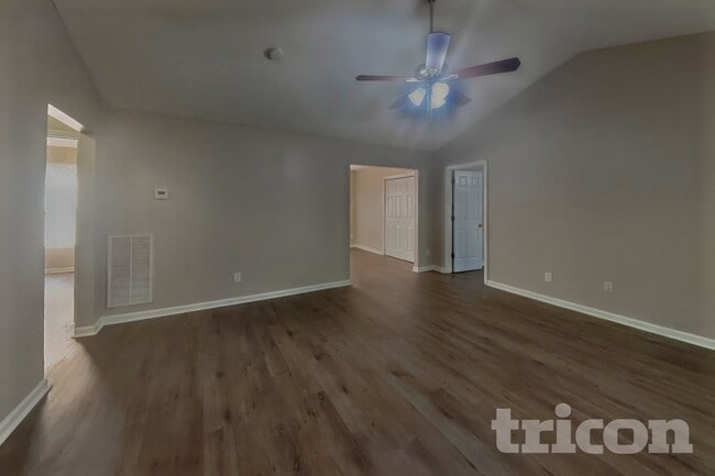 Building Photo - 105 Pinto Ln