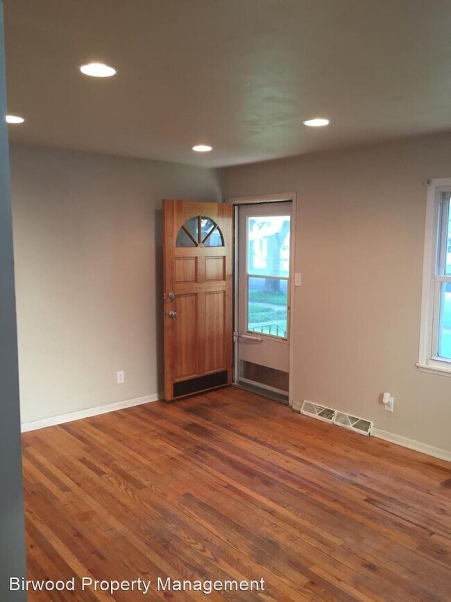 Building Photo - 3 br, 1 bath House - 2313 Myrtle St