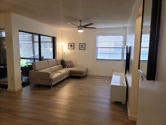 Foto del edificio - 11905 NW 11th St