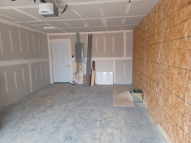 Building Photo - 980 Chickadee Trl