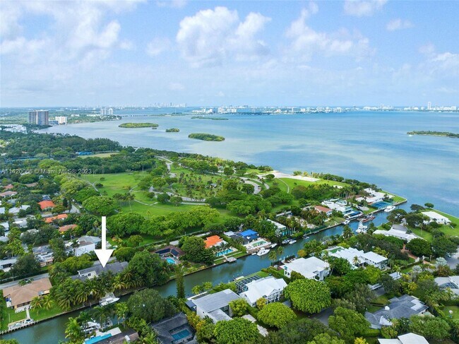 Foto del edificio - 700 Lake Rd