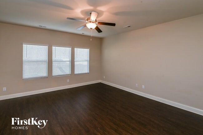 Building Photo - 9147 Marion Oaks Dr