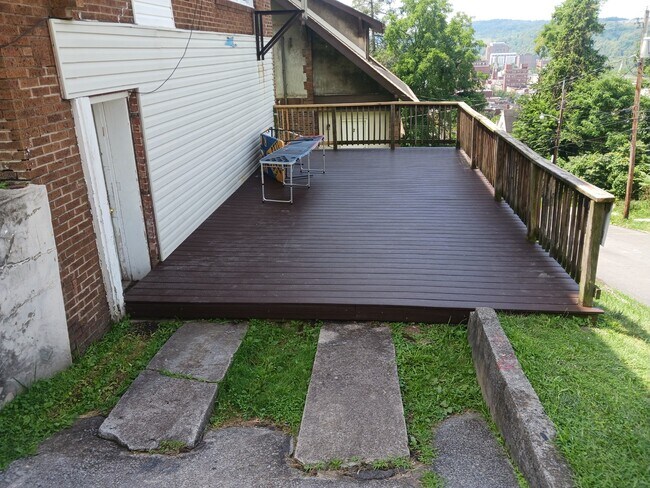 Muelle - 678 Spruce St