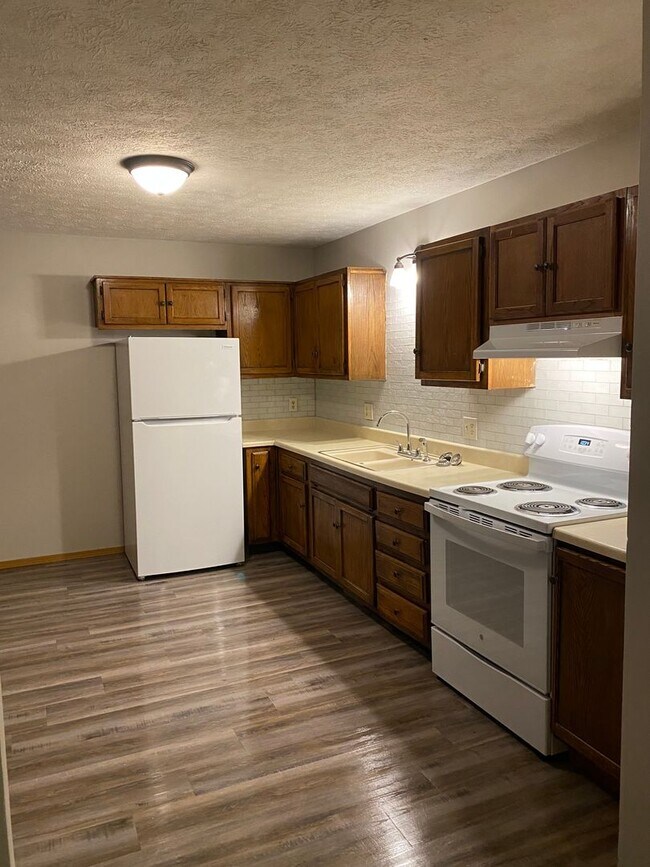 Foto del edificio - Coming Available Soon!!