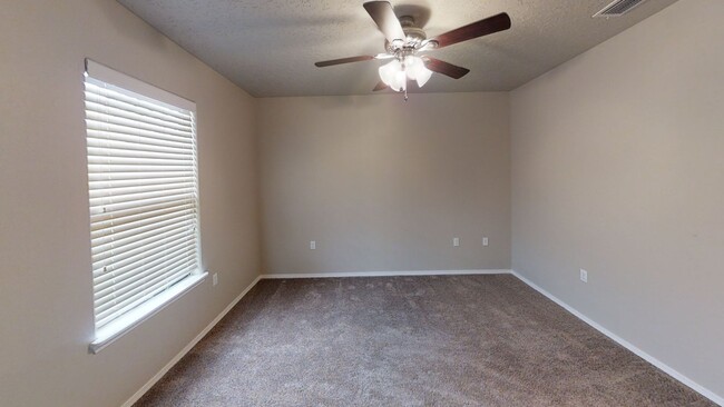 Foto del edificio - Washer and Dryer Included
