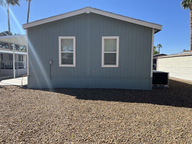 Foto del edificio - 5303 E Twain Ave