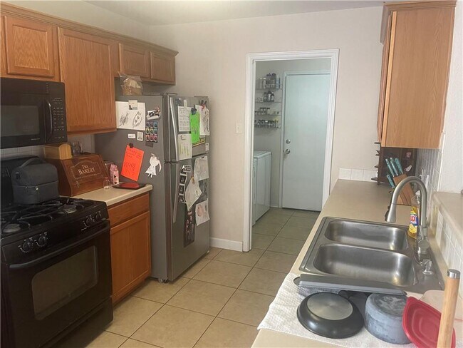 Foto del edificio - 3001 Adam Cove