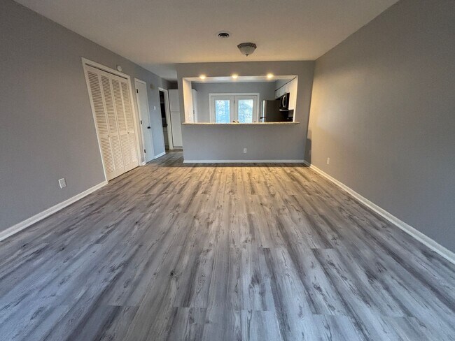 Foto del edificio - 7203 Woods Crossing Dr