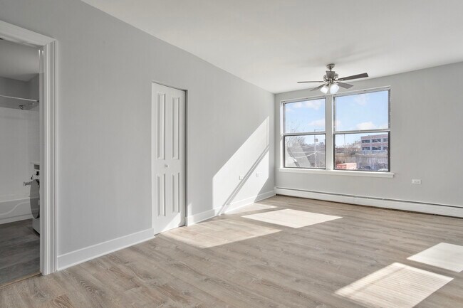 Building Photo - 1625 W Howard St