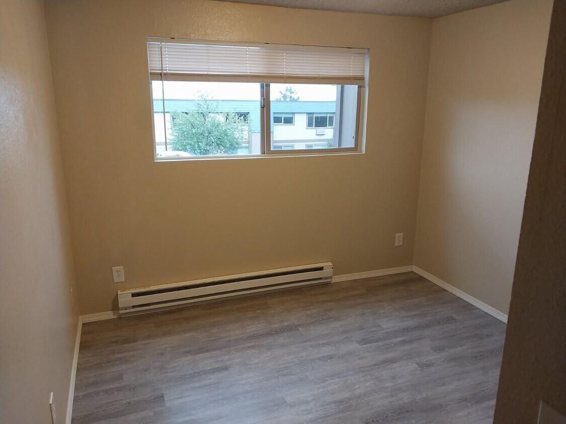 Foto del edificio - 1 bedroom 1 bathroom bottom floor downstairs apartment - Granvue Apartments