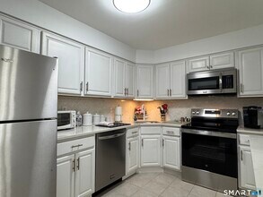 Building Photo - 22 Radio Pl