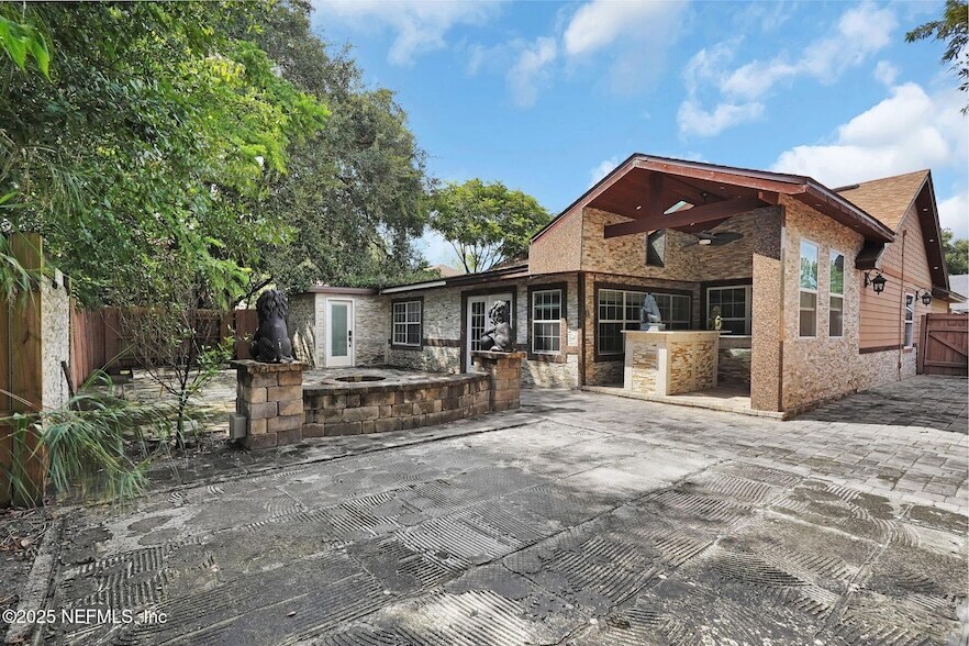 Foto del edificio - 8786 Spring Harvest Ln E