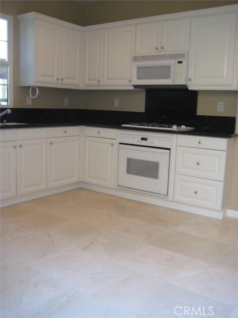 Building Photo - 38 Gardenpath