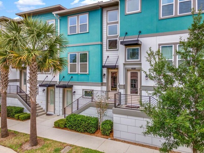 Building Photo - 13555 Heaney Ave