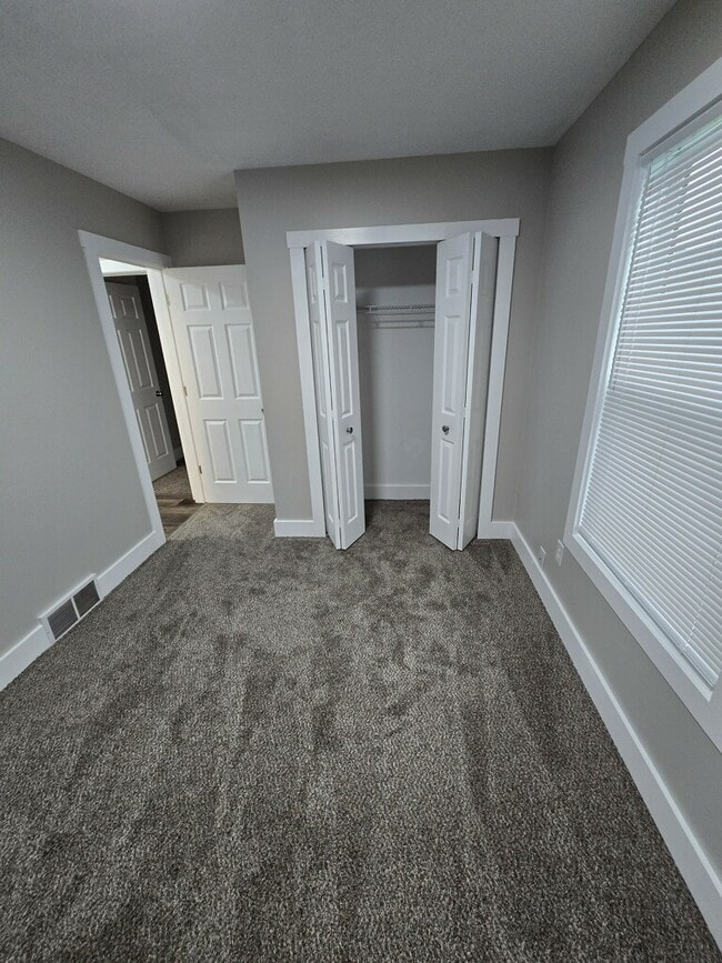 Foto del edificio - 2497 Zircon St NE