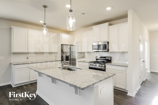 Building Photo - 513 Hillpark Ln