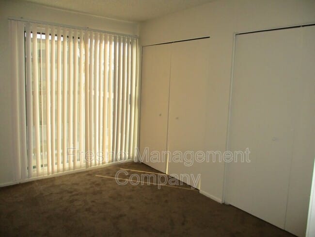 Building Photo - 815 S Demaree St