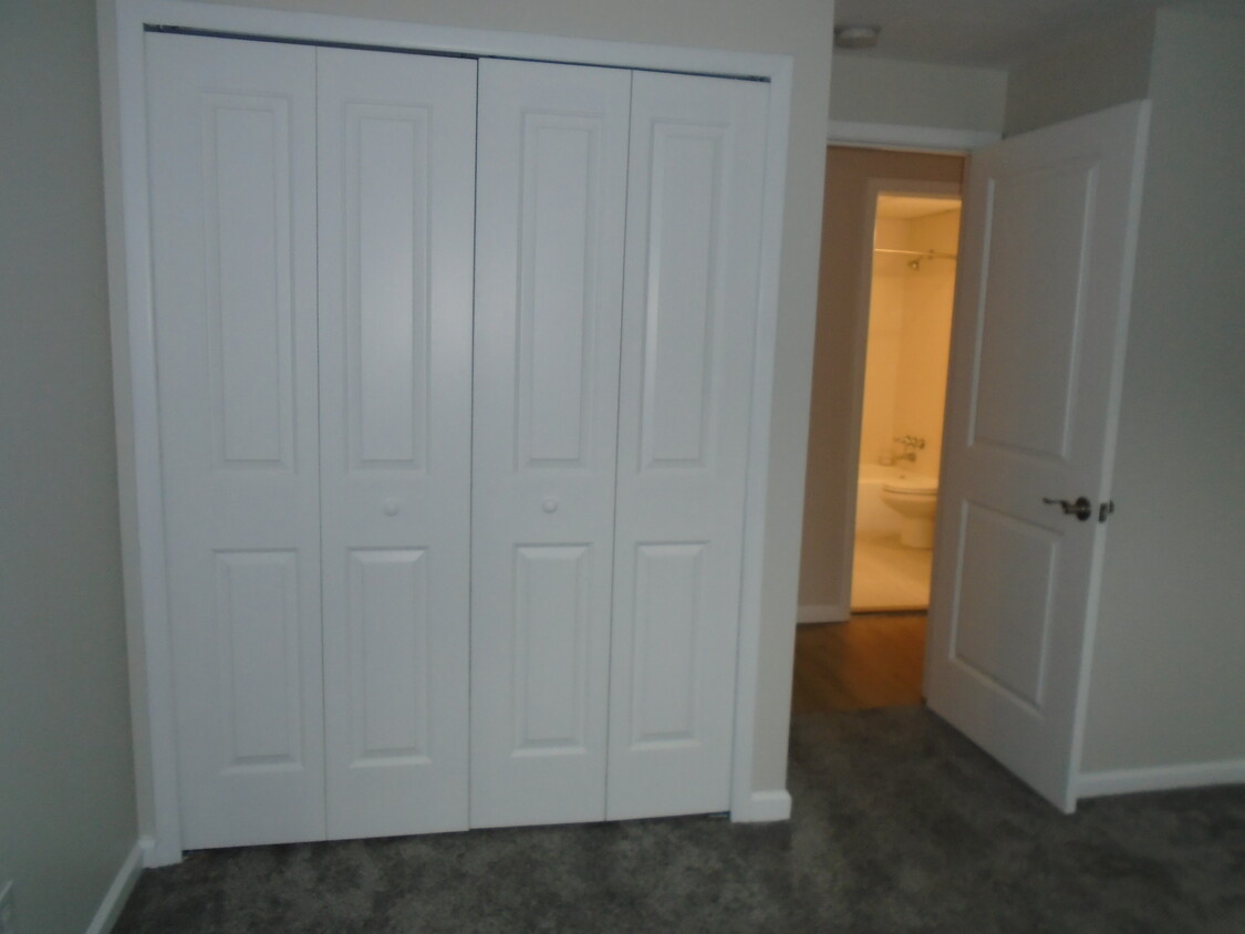 Bedroom - 3400 Wooster Rd