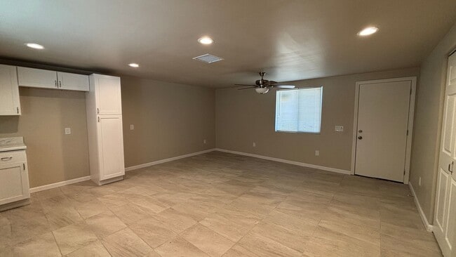 Building Photo - Desirable Two Bedroom, One Bathroom Home!