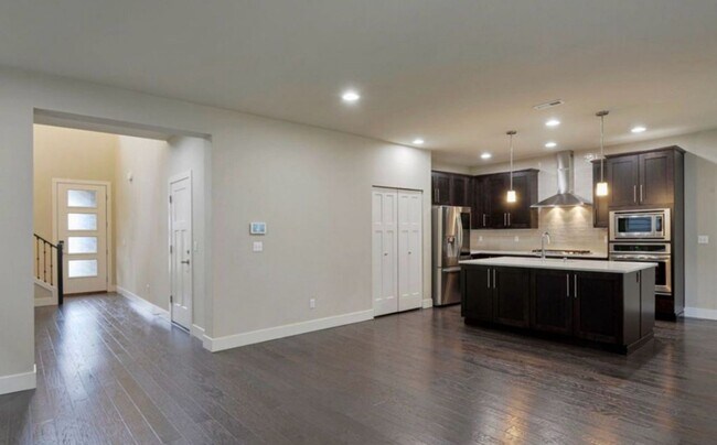 Building Photo - Upscale Bothell home in quiet Neighborhood!