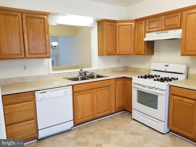 Building Photo - 7877 Rebel Walk Dr