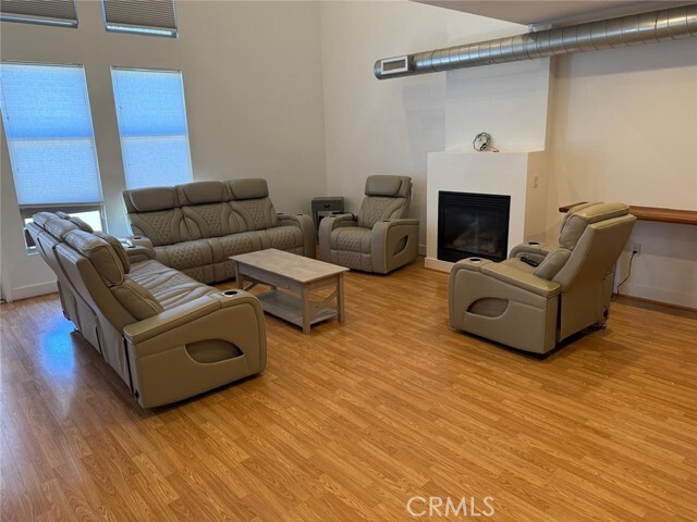 Building Photo - 550 S Brea Blvd