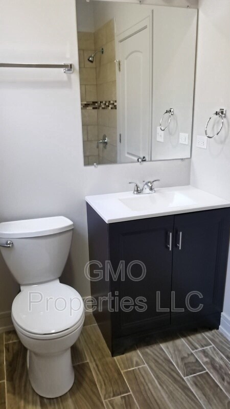 Building Photo - 211 N Kilbourn Ave