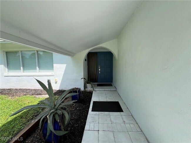 Foto del edificio - 858 Rose Way