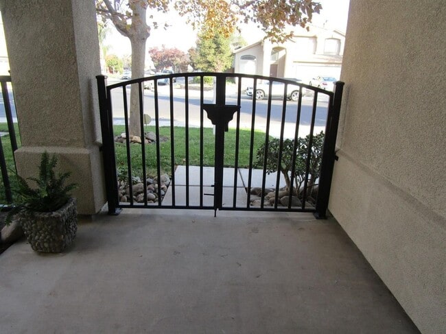 Foto del edificio - Like Brand New 4 Bedroom 3 Bath Beautiful ...