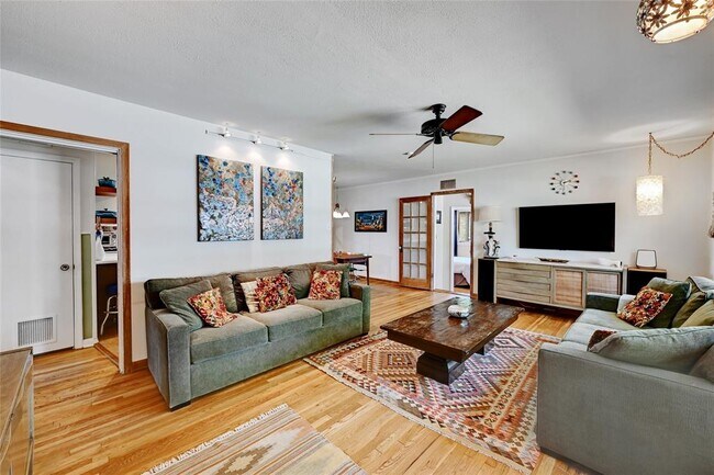 Foto del edificio - 1207 Larkwood Dr