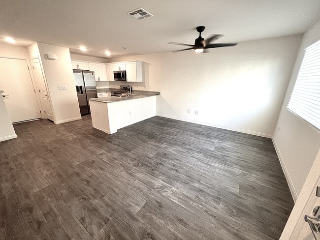 Living Room/ Kitchen - 6807 Alpine White Ct