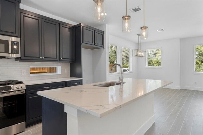 Foto del edificio - 1326 Shaded Rock Dr