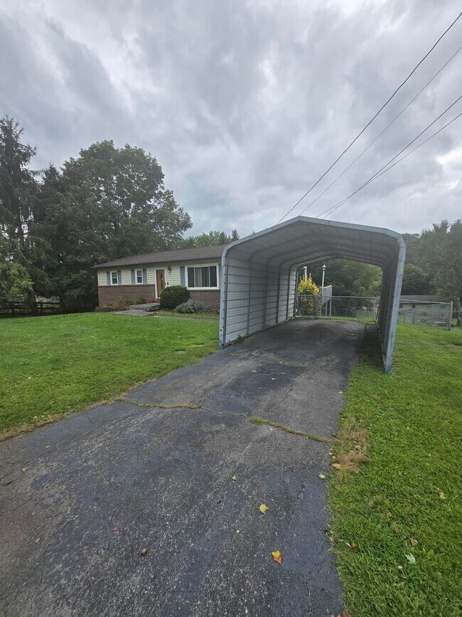 Foto del edificio - For Rent – 1304 Cobble Stone Court, Johnson City, TN